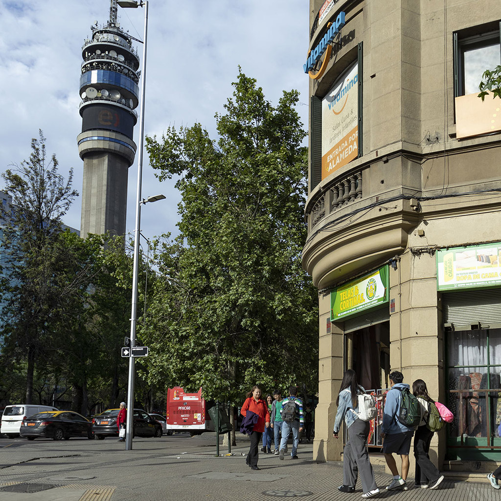 Sucursal Veratex Alameda 1490 en Santiago Centro, tienda de telas, cortinas a medida, ropa de cama, espumas y cordonería cerca del Metro La Moneda
