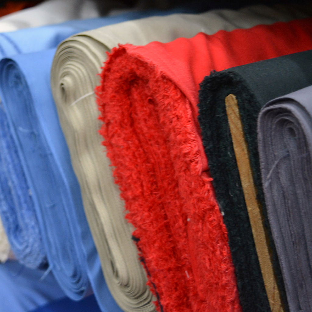 Tela gabardina resistente de algodón, lana o sintético con textura diagonal, ideal para ropa de abrigo – Veratex en Santiago de Chile
